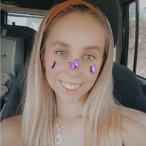 Meet your Posher, Alexis